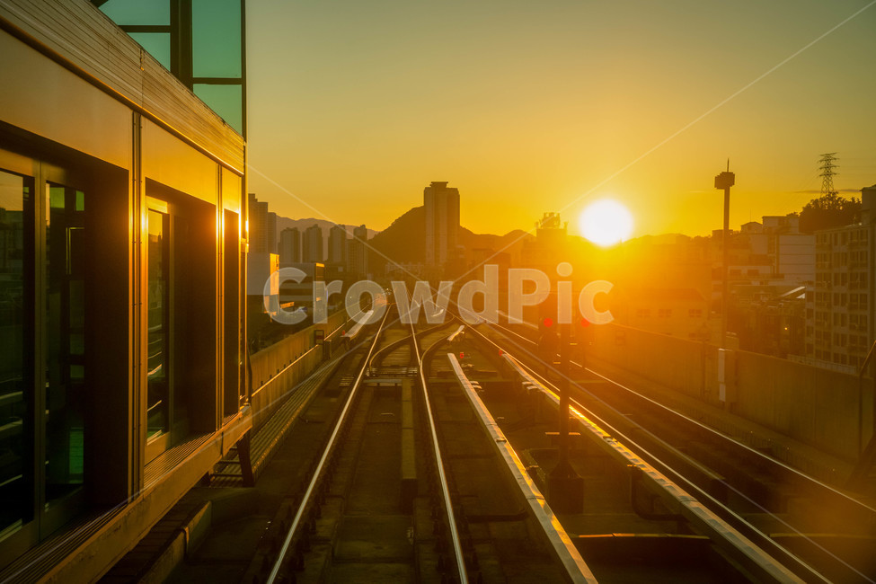 flare,플레어,light,빛,rail,레일,교통,traintrack,기찻길,railway,철도,sunset,노을,선셋,해질녘,석양,교통,교통수단,traffic,transportation