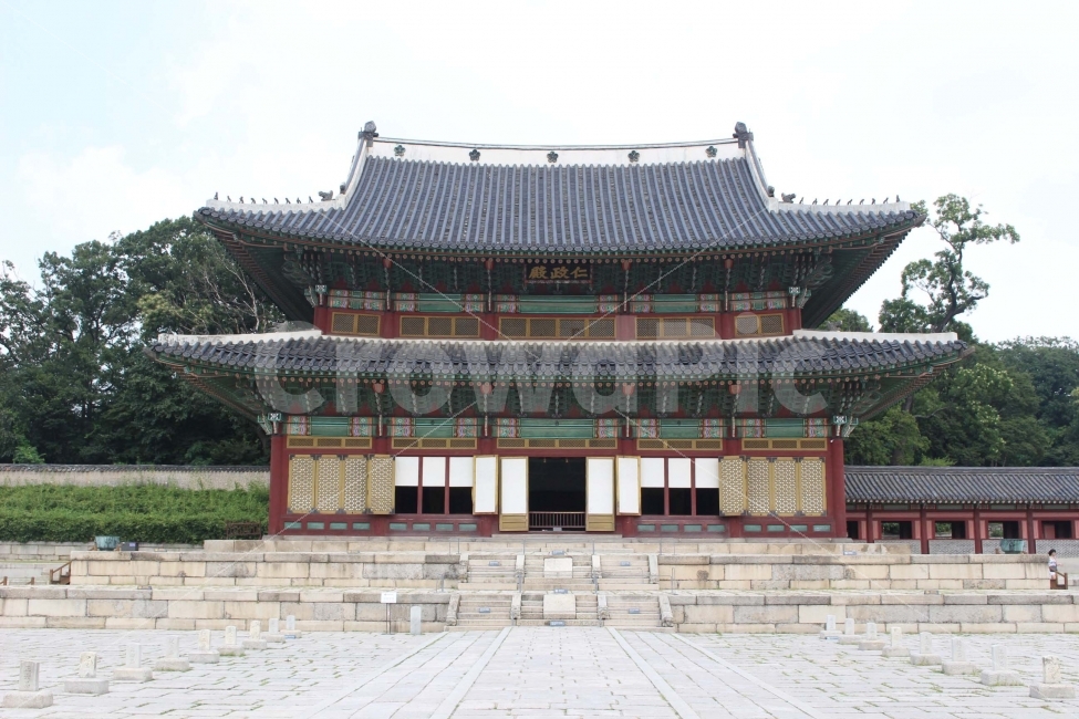 한옥,건축,기와,궁,궁전,창덕궁,문,통로,통과,길,바닥,돌,건물,랜드마크,landmark,tourist attraction,한국전통,한국문화,korean traditional,korean culture