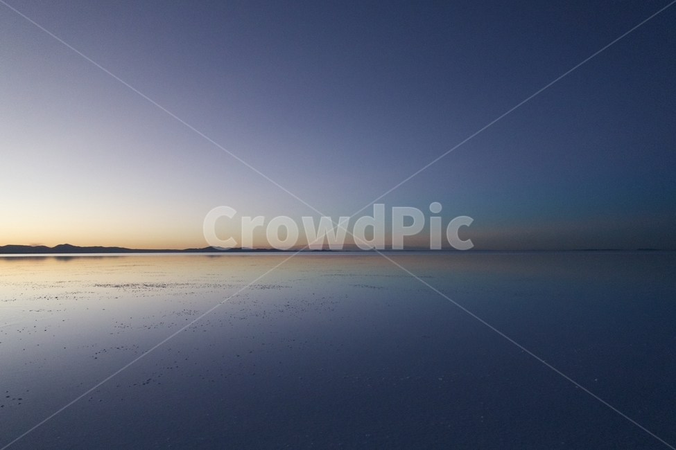 우유니,소금사막,사막,반영사진,새벽,하늘,볼리비아,awesome,horizon,blue,bolivia,saltlake,tour,sky,uyunibolivia,water,wonders,background,awesomesunrise,colorful,landscape,infinitehorizon,lake,saltflats,desert,nature,saltcrystals,bright,color,reflections,mirror,colors,alone,freedom,sunrise,amazing,textured,southamerica,dawn,dawnsky,horizons,america,earth,자연,풍경,nature,landscape,해외,외국,세계,foreign,oversea,world,세계자연풍경,해외자연풍경,외국자연풍경,world nature landscape,outdoors,옥외