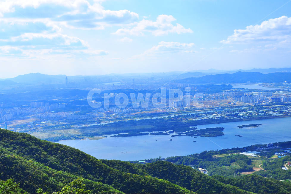 forest,bright,view map,Han River,mountain climbing,sunny day,cloud,mountain,Highquality land,top,Suburbs of Seoul,Town,Apartment complex,sight,season,at the top,sky,Apartment village,wide,clear,tree,riverside,On the mountain,river stream,environment,new c