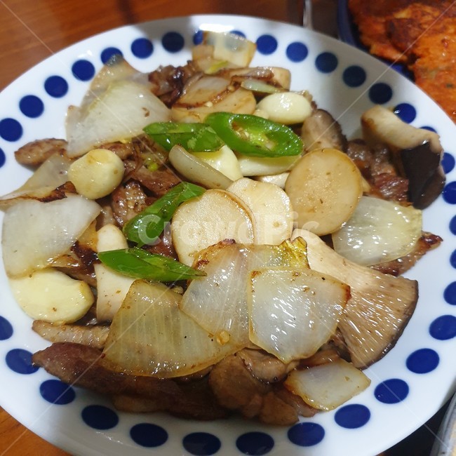 고기볶음,고기,마늘,음식,양파,고추,food,푸드