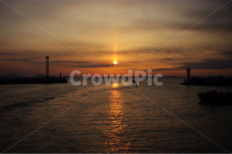 등대,노을,석양,일몰,sunset,바다,하늘,서해,한국,구름,풍경,풍광,자연,nature,landscape,배,자연,풍경,nature,landscape,outdoors,옥외,sunlight,햇빛,sky,dusk,황혼,dawn,새벽,red sky,붉은 하늘