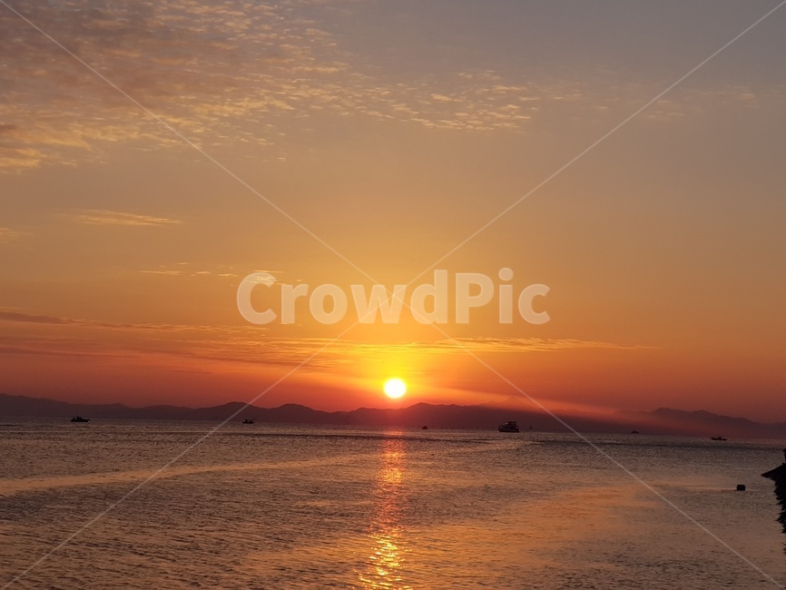 노을,바다,햇빛,저녁,그리움,새해,자연,풍경,nature,landscape,outdoors,옥외,sunlight,dawn,새벽,red sky,붉은 하늘,sunset,일몰,sky,하늘,dusk,황혼