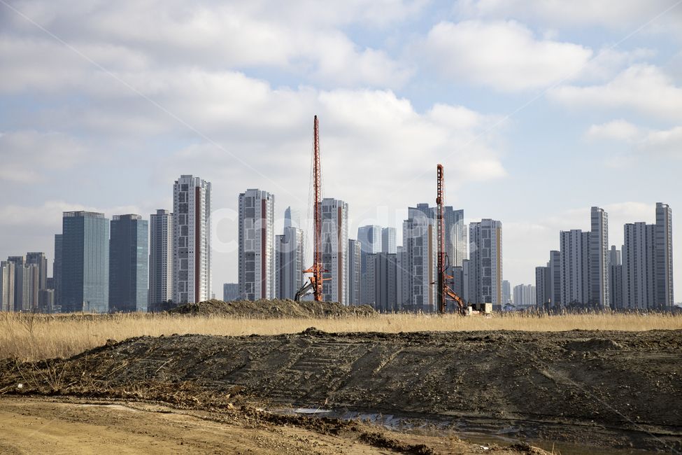 빌딩,건물,아파트,맨션,고층아파트,도시풍경,도시경관,도시,시티,단지,고층빌딩,고층건물,거리,거리풍경,시가지,주택,주택가,주택지,주거,부동산,아파트단지,하늘,푸른하늘,파란하늘,맑음,맑은날씨,쾌청,화창,맑은하늘,건축물,시설,블루,파랑,청색,풍경,경치,창문,산업,신축,공사장,현장,기계,대지,땅,도시,풍경,city,landscape,한국도시풍경,한국도시경관,korea cityscape