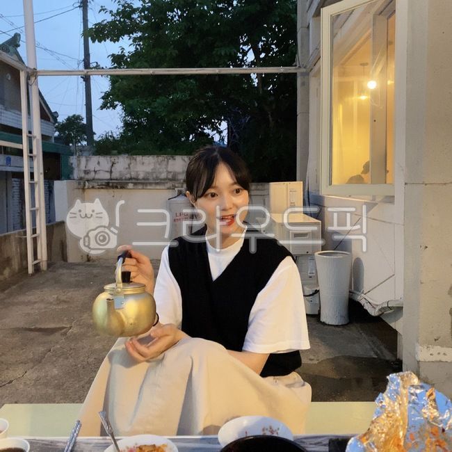 막걸리,주전자,야외음식점,평상,사람