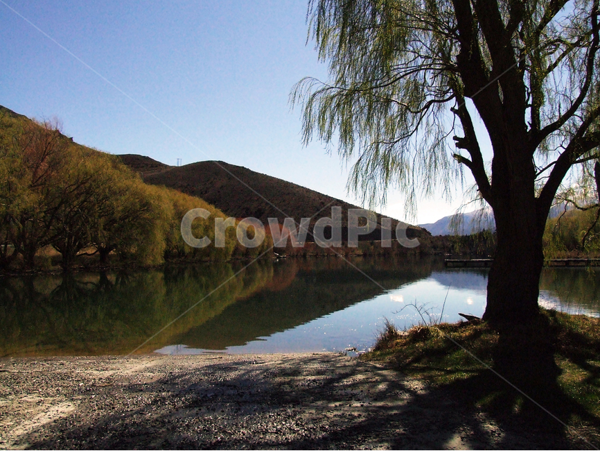호수,호숫가,나무,산,하늘,그늘,풍경,길,자연,lake,lakeside,riverside,river,trees,shade,mountain,road,sky,cloud,nature,tree,natural,weather,배경사진,배경화면,배경,풍경사진,평화로운,분위기,차분한,차분함,조용한,조용함,평화로움,scene,view,ambience,atmosphere,calm,peaceful,quiet,tranquil,still,background,풍광,경치,구름,감성사진,자연,풍경,nature,landscape,plant,식물