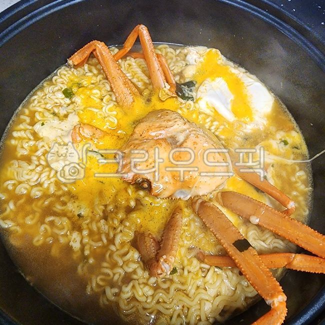 seafood,ramen,egg,Red crab ramen,red crab,food