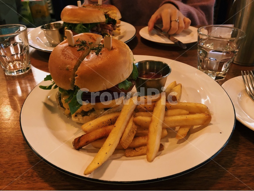 햄버거,버거,수제버거,음식사진,Burger,Food,Fastfood,감자튀김,음식,식재료,요리,food,cook,meal,dishes,food reserves,빵,bread,양식,서양음식,서양요리,western food,western dishes,western meal,western cook