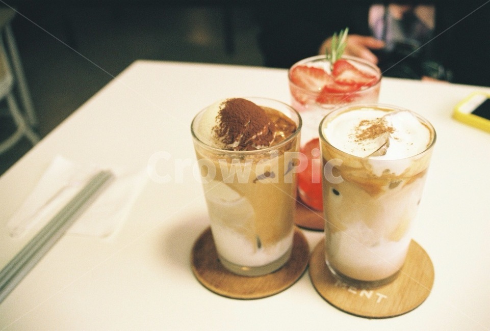 카페,커피,디저트,유리잔,딸기,음료수,drink,beverage