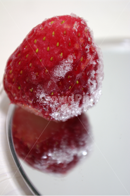 거울,과일,반영,딸기,mirror,음식,식재료,요리,food,cook,meal,dishes,food reserves,과일,열매,fruit