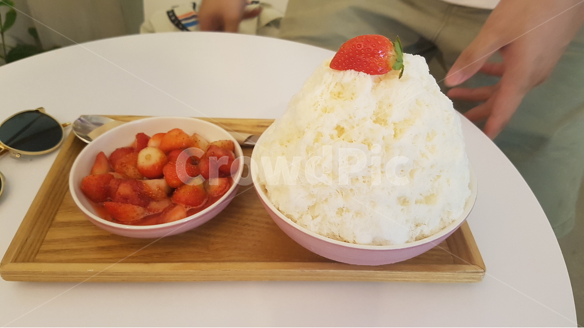 음식,딸기,빙수,여름,과일,여름,계절,summer,season,음식,식재료,요리,food,cook,meal,dishes,food reserves,디저트,간식,후식,dessert,snack,creme,크림,ice cream,아이스크림,cream,plant,식물