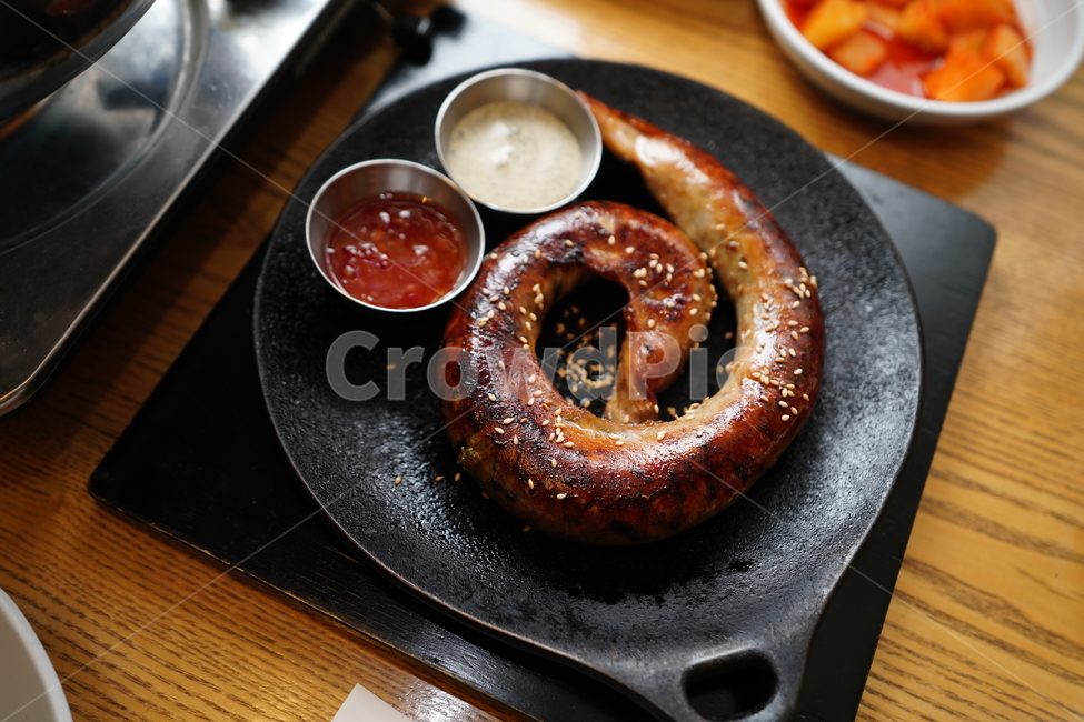 순대,순대스테이크,고기,육류,돼지,식사,간식,안주,먹거리,푸드,food,한식,한국식,음식,먹방,접시,육식,요리,음식,식재료,요리,food,cook,meal,dishes,food reserves,육류,고기,meat,한식,한국음식,한국요리,korean food,korean dishes,korean meal,korean cook