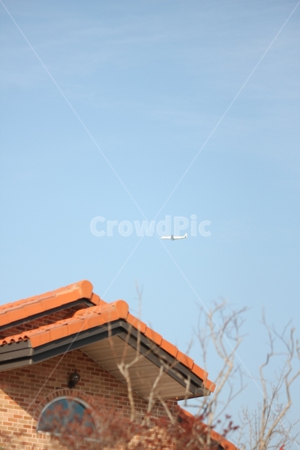 하늘,풍경,비행기,지붕,가을,교통,교통수단,traffic,transportation,건축물,건물외관,exterior,building,structure,architecture,construction,flying,나는,aircraft,항공기,airplane,vehicle,차량