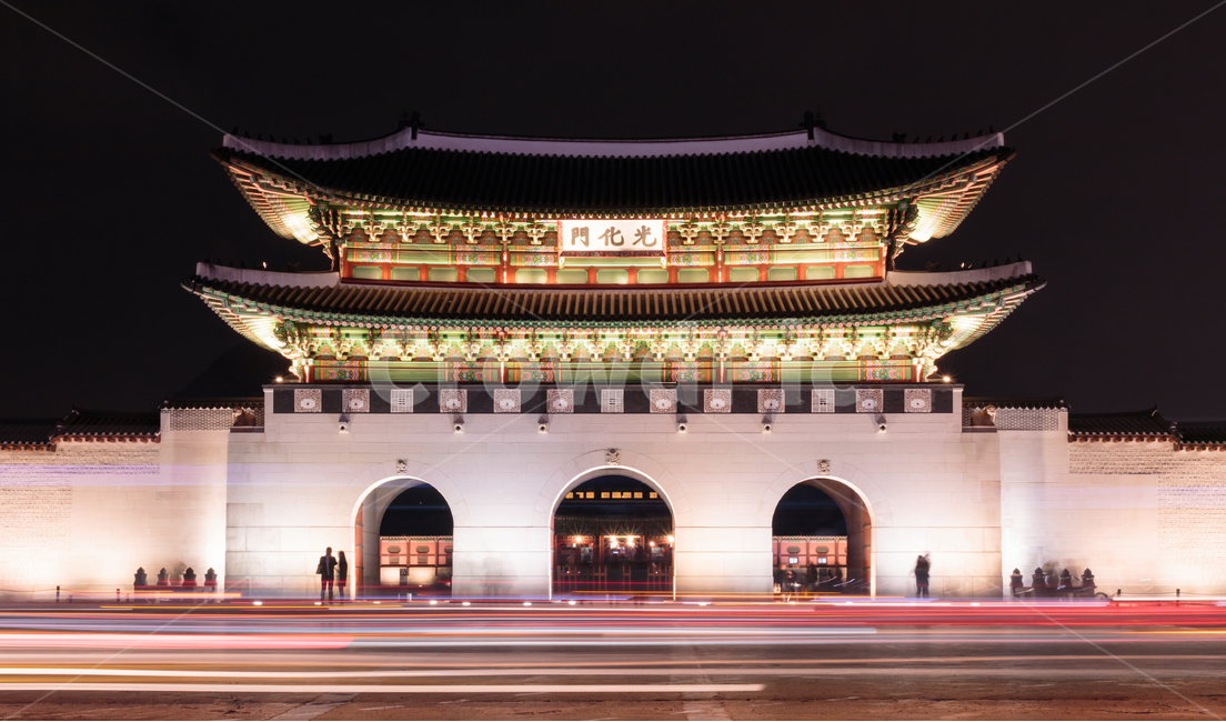 night view,legacy,castle,city wall,afterimage,Haitai,Gwanghwamun,roof tile,Gyeongbokgung Palace,Joseon,trace,Seoul,tradition,landmark,architecture,Joseon era,center,night,cultural heritage,traditional style,Gwanghwamun Square,castle wall,light,culture,Han