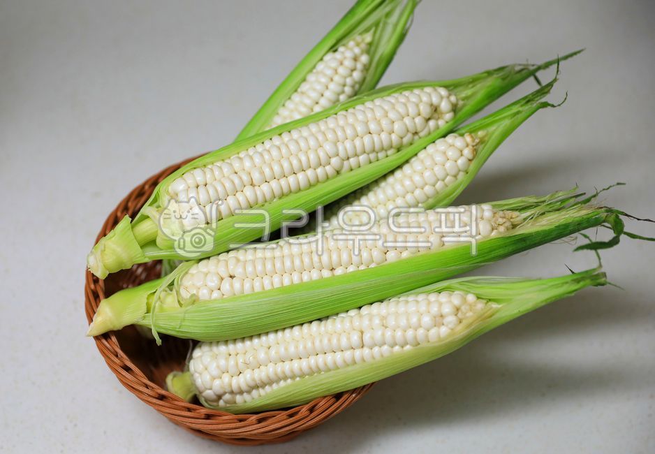 옥수수,콘,찰옥수수,미백옥수수,대학옥수수,음식,곡물,옥수수껍질,그릇,food,corn,grain,간식,부식,옥수수알맹이