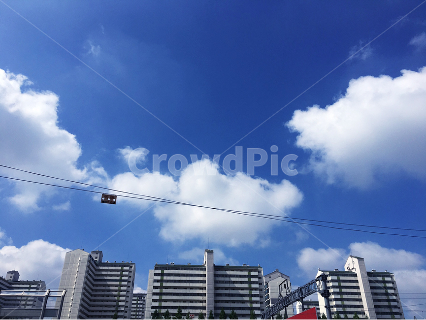하늘,sky,건물,building,옥외,outdoors,자연,nature,푸른하늘,weather,날씨,행복,happy,감성,emotion,sensible,전기줄,색감,색깔,color,cloud