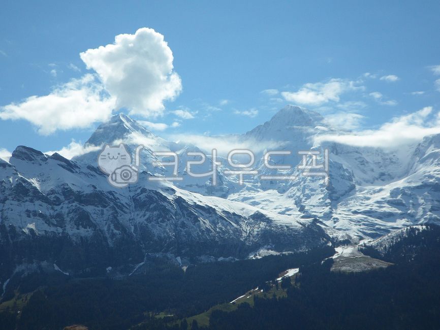 스위스,해외풍경,알프스,겨울배경,눈,산,자연,빙하,골짜기,산맥,겨울,경치,높은,적운,경사,하늘,산악지형,고지,전망,피크,덮은,빙하지형,산등성이,세계자연풍경,해외자연풍경,외국자연풍경,옥외,switzerland,overseaslandscape,alps,winterbackground,snow,mountain,nature,glacier,valley,mountainrange,winter,landscape,high,cumulus,slope,sky,mountainouslandforms,highland,outdoors,view,peak,covered,glaciallandform