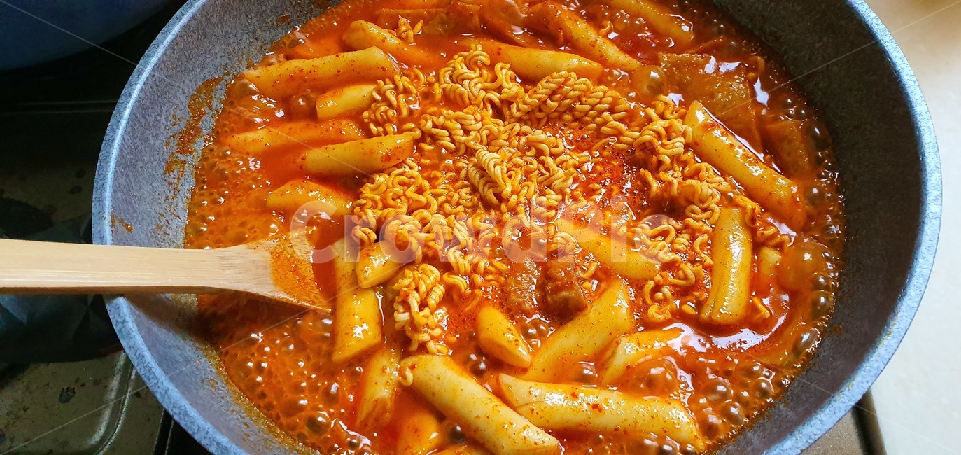 떡볶이,떡,매콤,음식,레시피,meal,delicious,cuisine,tasty,koreanfood,food,spicy,cooking,tteokbokki,lunch,chopsticks,gourmet,snack,homemade,dish,rice,spice,dinner,fishcake,korea,tteok,placard,board,favorite,background,cafe,lighting,banner,koreanstylefood,chef