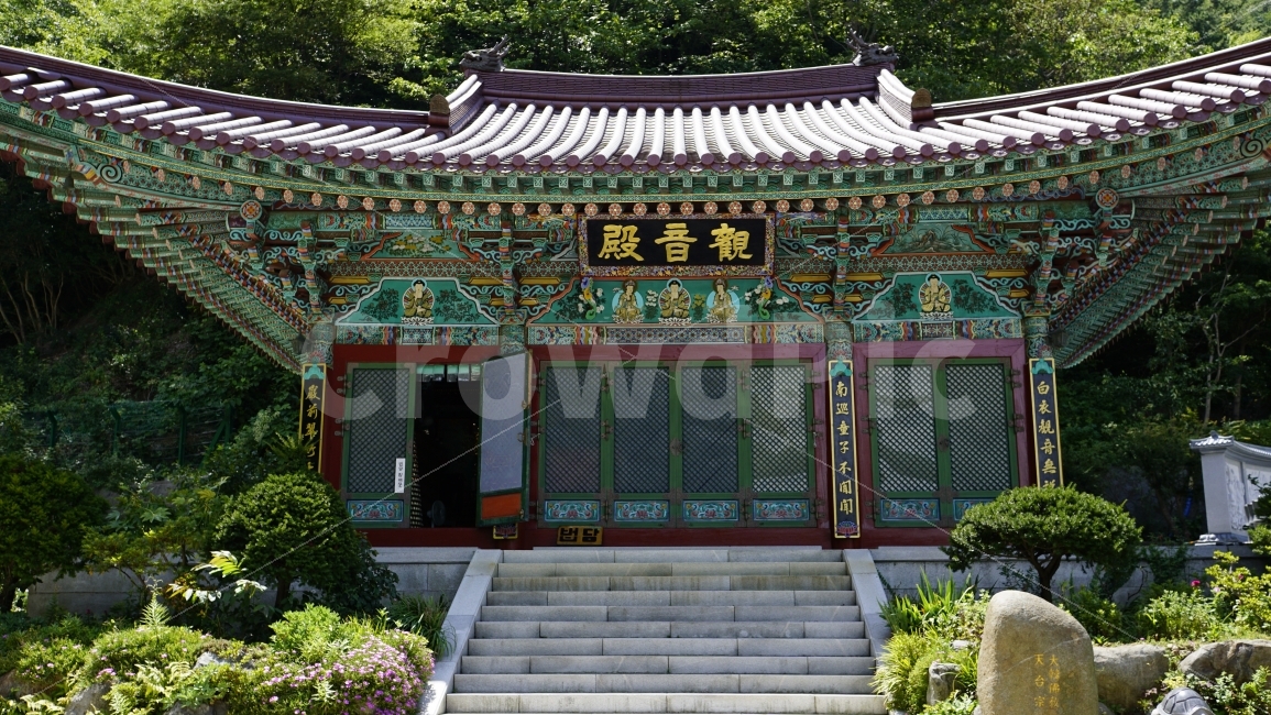 종교,불교,부처님,관세음보살,절,사찰,중,스님,석가모니,고타마싯다르타,천태종,한옥,지붕,기와,전통,불교미술,건축,문화,한국,한국적인,한국문화,buddhism,Buddha,snap,snpshot,스냅,스냅사진,스넵,스넵사진,감성,감성사진,힐링,힐링사진,경치,풍경,landscape,자연,nature,여름,여름휴가,여행,국내,국내여행,travel,tour,단청,한국전통,한국문화,korean traditional,korean culture,종교,신앙,religion,belief,faith