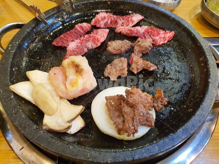 음식,food,고기,육류,한우,갈비살,소고기,meat,돌판,고기집,음식,식재료,요리,food,cook,meal,dishes,food reserves,육류,고기,meat