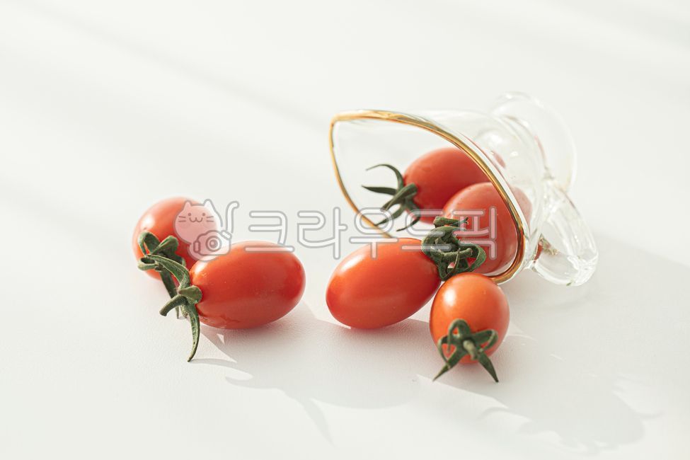 Tomatoes,cherry tomatoes,date tomatoes,vegetables,greens,ingredients,food