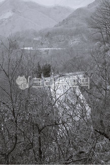 Drive course,mountain,sand ash,winding road,mountain range,winter road