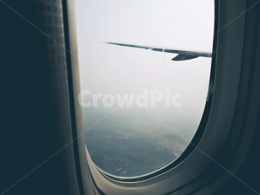 비행기,비행,창문,window,plane,aircraft,airplane,하늘,sky,구름,cloud,비행기날개,여행,휴가,traveling,vacation,trip,교통,교통수단,traffic,transportation
