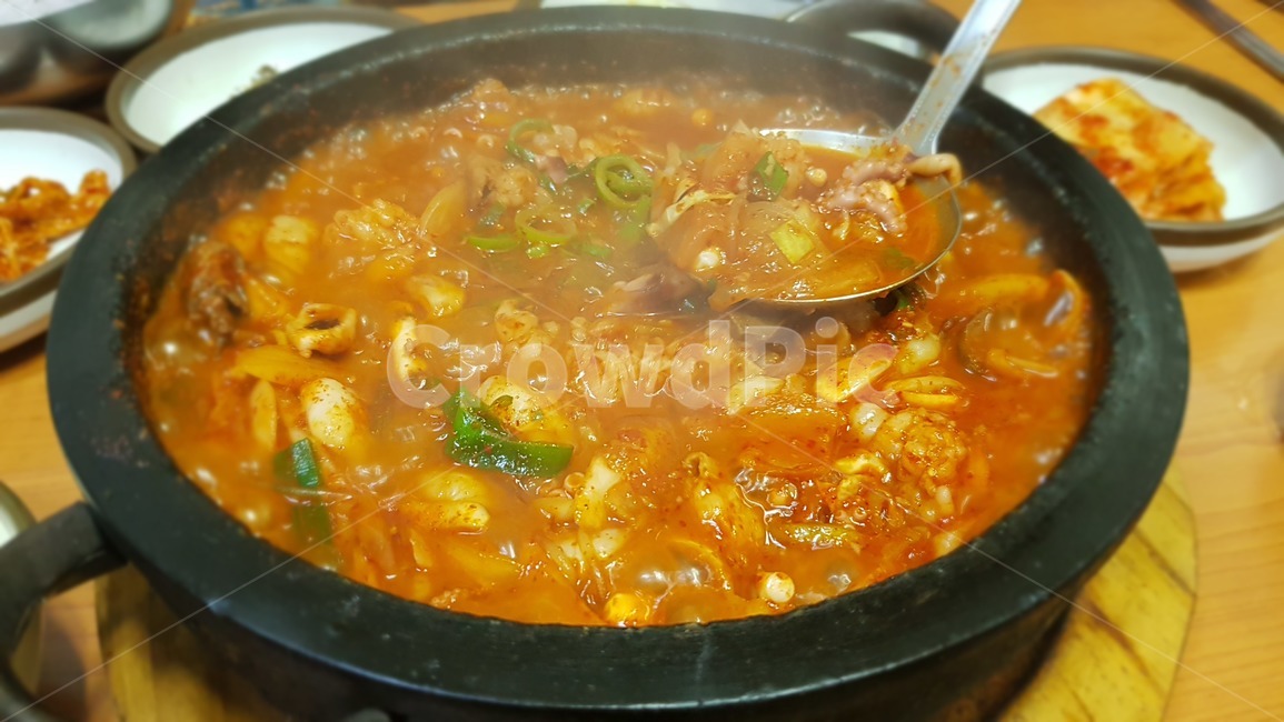 전골,찌개,국물,칼칼,매콤,식사,사발,요리,낙지,음식,식재료,요리,food,cook,meal,dishes,food reserves,한식,한국음식,한국요리,korean food,korean dishes,korean meal,korean cook