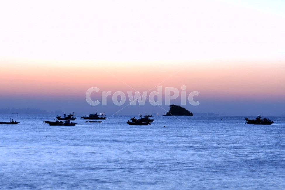 일출,자연,바다,태양,해,풍경,해변,배,sea,풍경사진,감성사진,자연,풍경,nature,landscape,한국자연풍경,한국자연경관,korea nature landscape,산업,industry,industrial,어업,fishery,fishing industry,교통,교통수단,traffic,transportation,boat,보트,vehicle,차량,ocean,대양,outdoors,옥외,water,물,land,땅