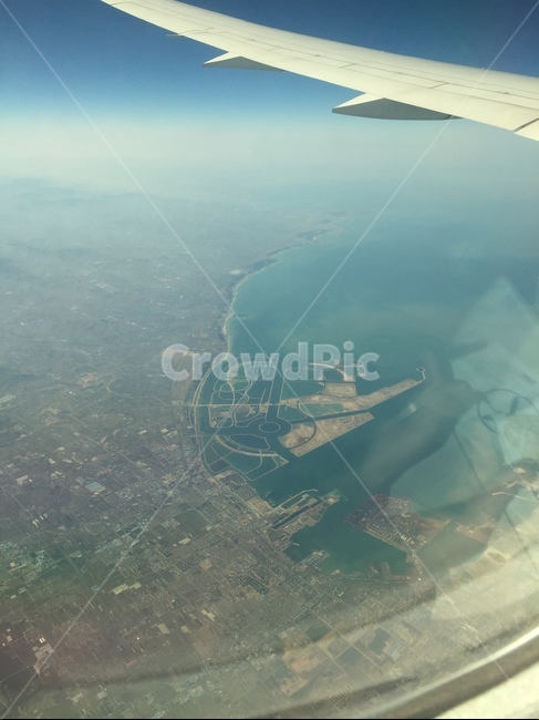 비행기,하늘,창문,바다,도시,건물,빌딩,sea,plane,city,파란색,blue,window,지평선,building,beach,해변,교통,교통수단,traffic,transportation