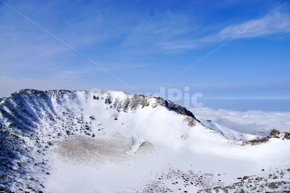 한라산,백록담,겨울한라산,겨울백록담,백록담구름,mountain,산,nature,자연,outdoors,옥외,mountainrange,산맥,ice,빙