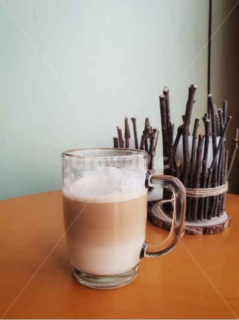 커피,coffee,나무,양초,티데이블,테이블,커피컵,라떼,latte,coffeecup,cup,마실것,drink,커피,카페,coffee,cafe
