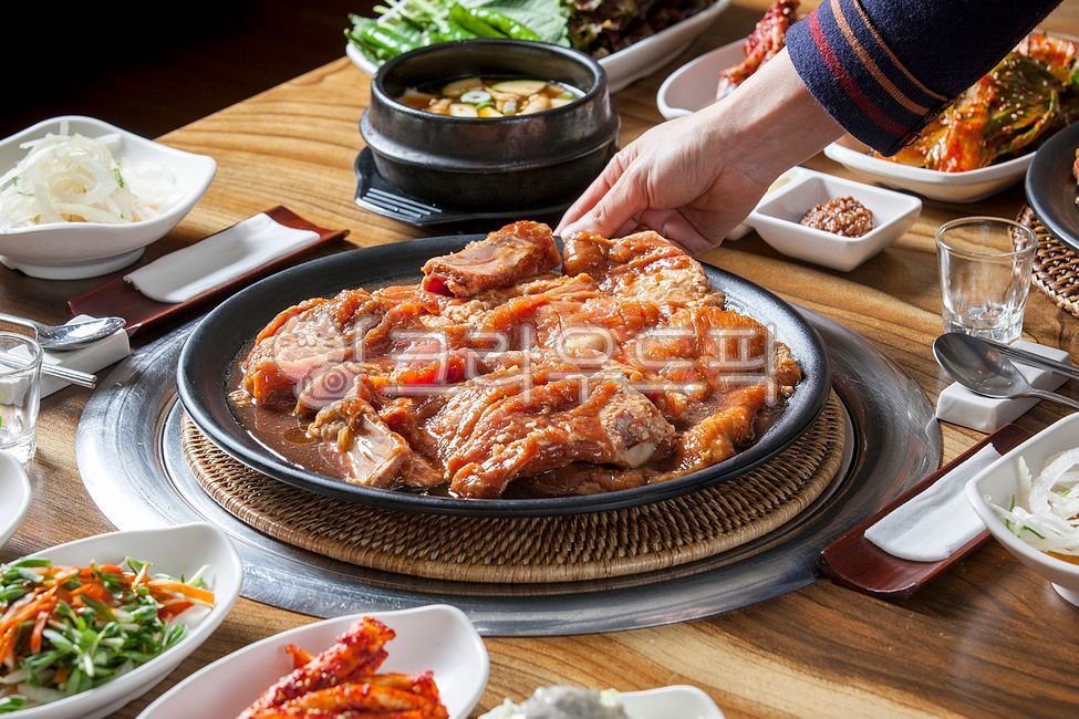 Soybean paste stew,Seasoned Pork Charcoal Grilled Ribs,Pork seasoned ribs,Meat restaurant,onion,rib,sauce,pork,Korean traditional food,pig,Seasoned ribs,Charcoalgrilled pork ribs,Korean food,Galbi restaurant,Galbi House,Seasoned charcoal grilled ribs,Pork
