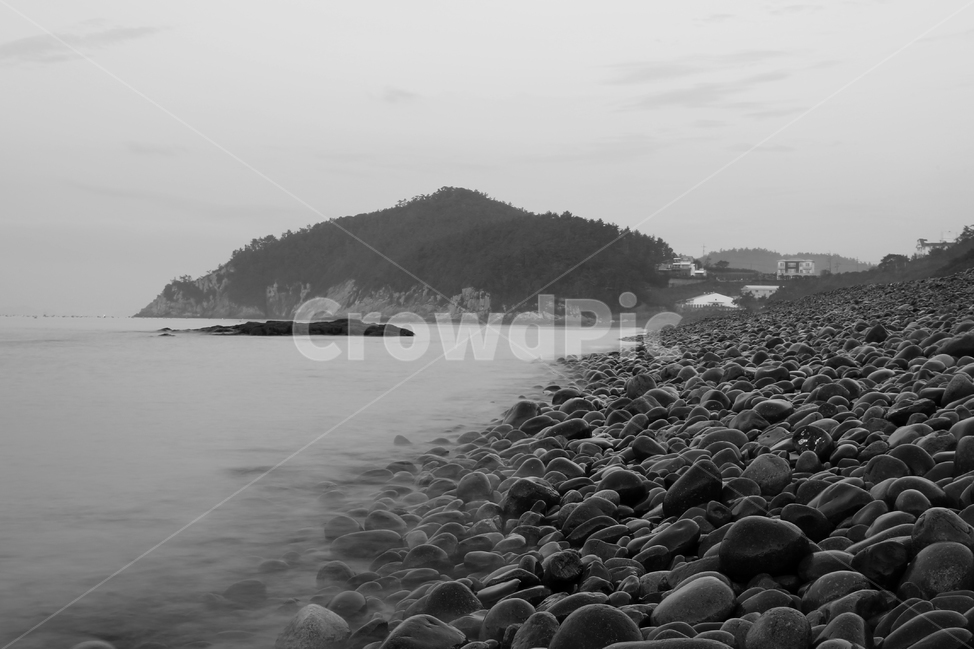 구계등,몽돌,완도,완도구계등,장노출,자연,풍경,nature,landscape,한국자연풍경,한국자연경관,korea nature landscape,흑백,모노톤,monochrome,black and white,shoreline,해안선,water,물,promontory,곶