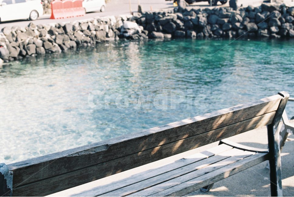 제주도,애월해변,해변,바다,풍경,배경,필름사진,필름카메라,film,filmpic,filmcamera,jejuisland,하늘,잔잔함,감성사진,벤치,애메랄드빛해변,자연,풍경,nature,landscape