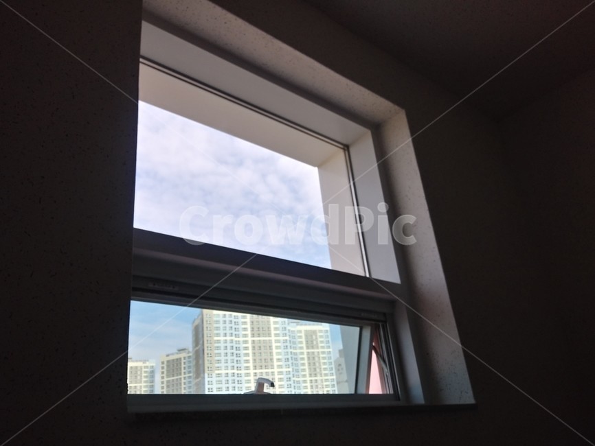 window,창문,알루미늄창문,어두운창문,분위기있는창문