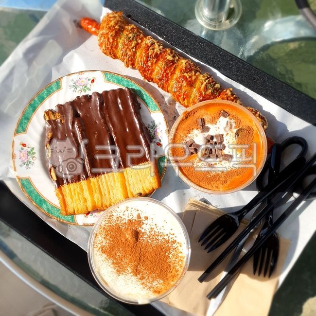 pastry,cafe,bakery,Cafe Latte,coffee,sausage bread