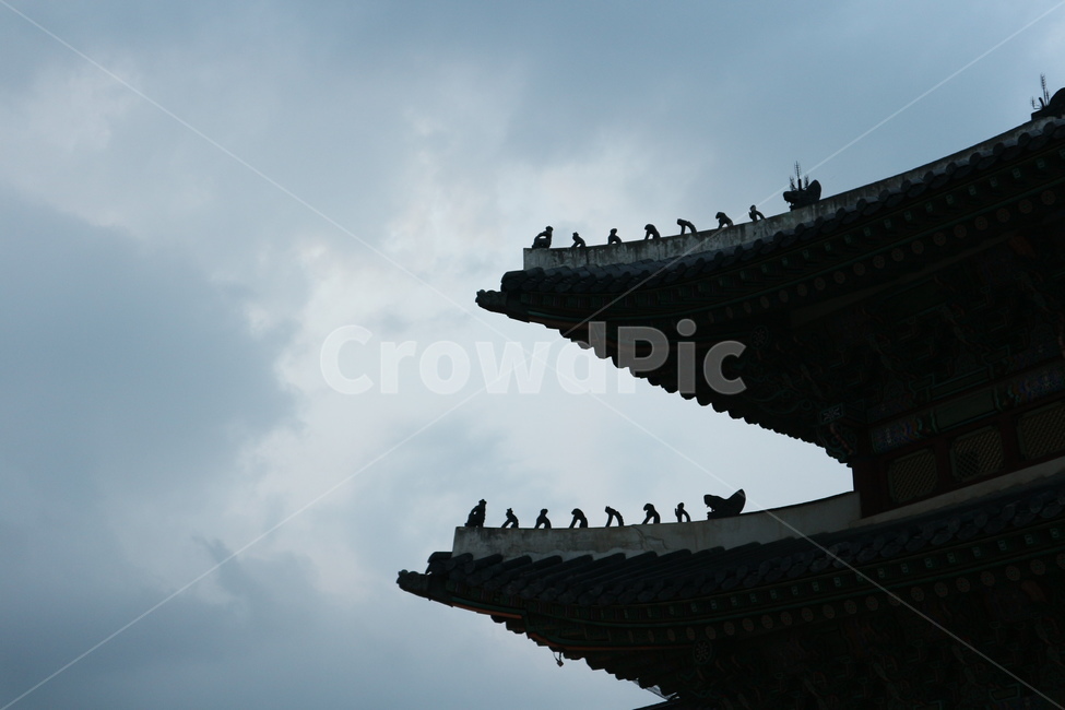 경복궁,경복궁야간개장,광화문,문화재,궁궐,랜드마크,한국의랜드마크,대한민국역사박물관,한국문화,한국전통,역사,궁,서울,서울밤,야경,서울야경,기와,건축,건축물,건물,한국적,한국역사,조명,전통,전통적인,전통무늬,처마,왕,왕비,왕족,근현대사,문화,명성황후,고종,근정전,어도,조정,을미사변,웅장한,궁녀,지붕koreantraditional,korean,seoul,nightview,night,gyeongbokgung,palace,culturalheritage,landmark,gwanghwamun,tradition
