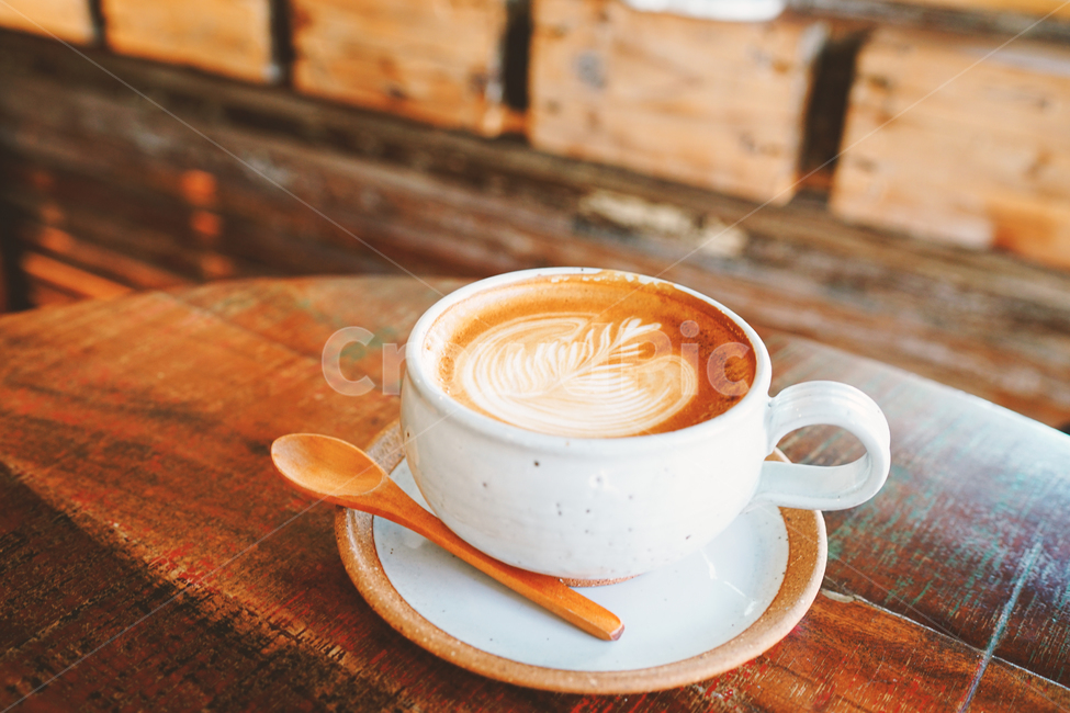 라떼,커피,coffee,lattee,인테리어,table,나무,나뭇잎,mug,머그컵,여유,hot,카페라떼,커피,카페,coffee,cafe,감성,sensible,feeling