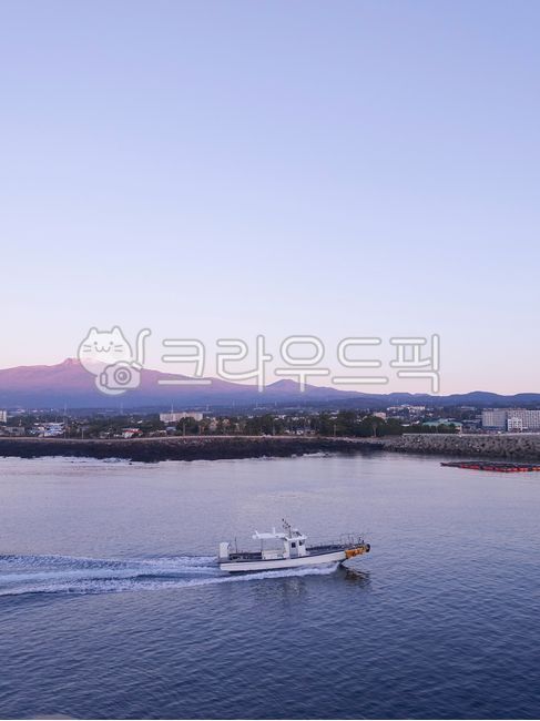 jeju sea,sea village,dawn sea,ship,jeju island,hallasan mountain,fishing boat,sea,fishing village,jeju,purple,dawn,village