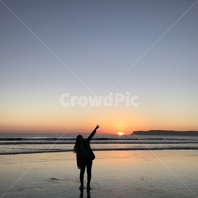 노을,석양,바다,하늘,역광,해변,해변,바다,beach,sea,사람,인물,인간,human,person,감정표현,기분,feeling,emotion,인물실루엣,사람실루엣,character silhouette,human silhouette,여행,휴가,traveling,vacation,trip,nature,자연,silhouette,실루엣,outdoors,옥외