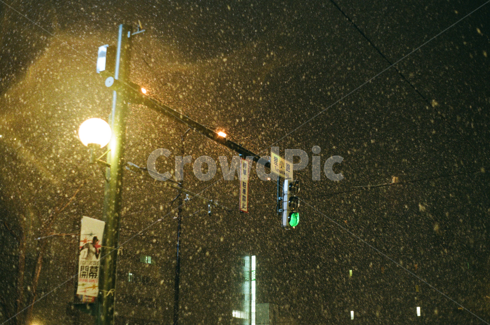 일본,삿포로,신호등,눈,야경,필름사진,아날로그,빈티지,japan,sapporo,snow,night,겨울,계절,winter,season,야경,밤,풍경,nightscape,night,landscape,nature,자연,outdoors,옥외