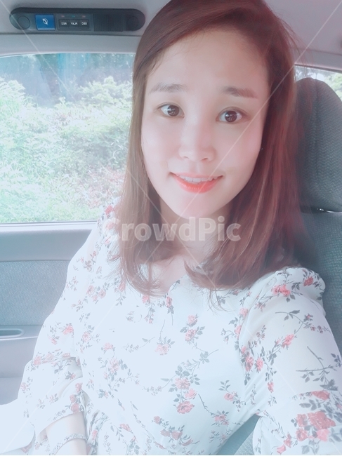 셀카,원피스,발랄함,상큼한,cushion,방석,사람,인물,인간,human,person,여성,여자,woman,female,lady