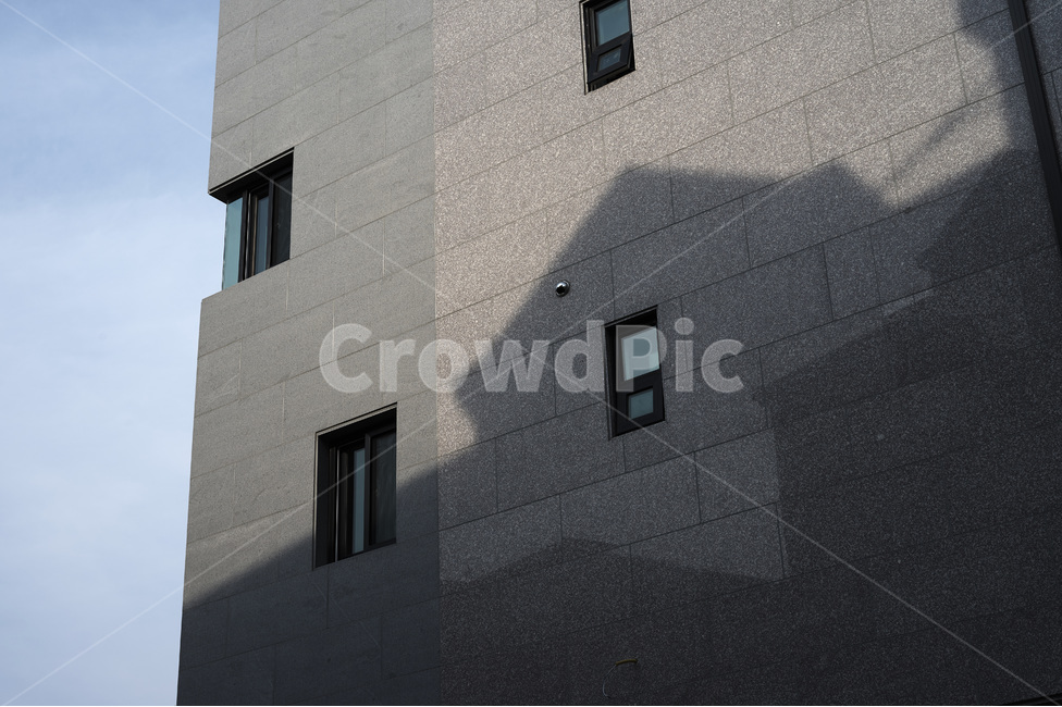 원룸,창문,그림자,지붕,벽,시멘트,모던,하늘,건축물,건물외관,exterior,building,structure,architecture,construction