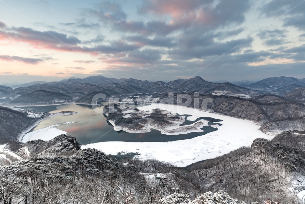 국사봉전망대,임실,옥정호,국사봉,붕어섬,겨울,계절,winter,season,자연,풍경,nature,landscape,한국자연풍경,한국자연경관,korea nature landscape,outdoors,옥외,scenery,경치,mountain,산,ice,얼음,land,땅