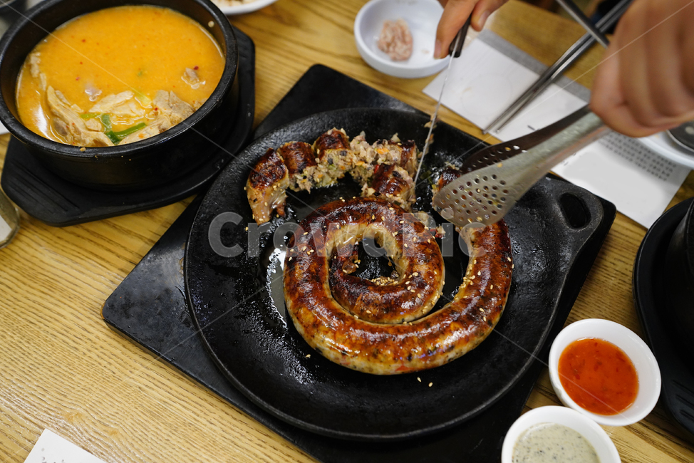순대,스테이크,먹거리,음식,안주,돼지,먹방,한식,찌개,식사,집게,음식,식재료,요리,food,cook,meal,dishes,food reserves,육류,고기,meat