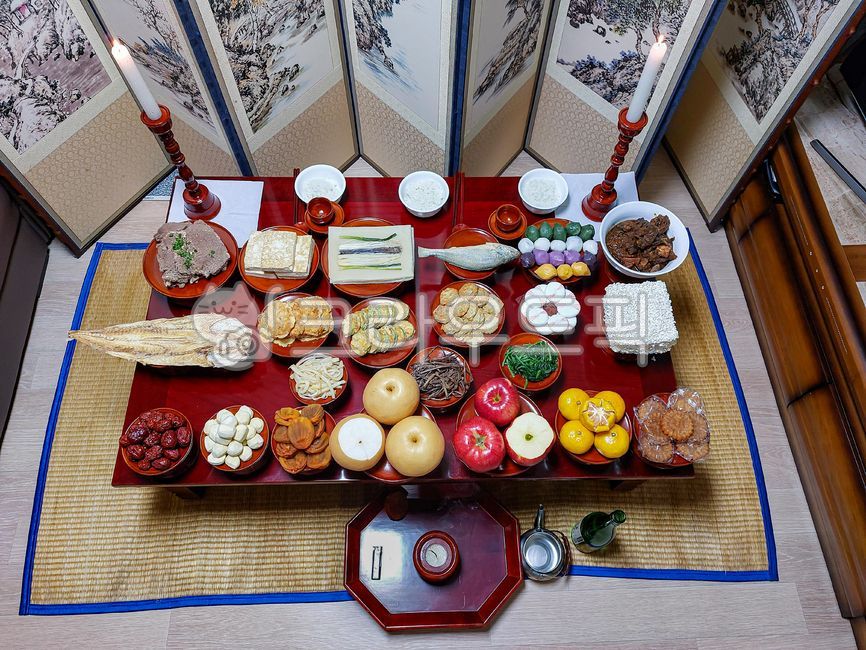 설날,명절,추석,제사,차례상,제사상,차례,전통,한국,조상,전통문화,유교,유교문화,음식,과일,정성,효도,병풍,돗자리,상차림,설,제물,명절상차림,제사상차림,문화,풍습,종교,새해