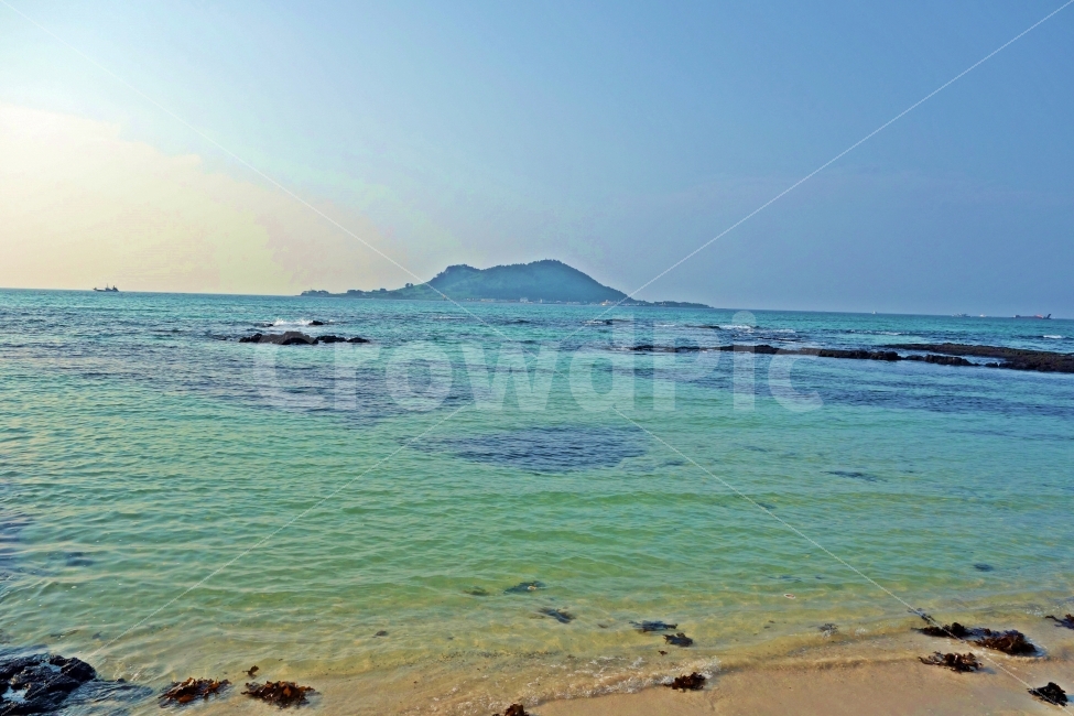 제주도,금능으뜸원해변,백사장,비양도,바다,파도,에메랄드,흰,구름,하늘,푸른,여행,자연,풍경,경치,아름다운,전망,자연,풍경,nature,landscape,제주도,jeju,jeju island,water,물,shoreline,해안선,outdoors,옥외,ocean,대양,sea,promontory,곶,land,땅