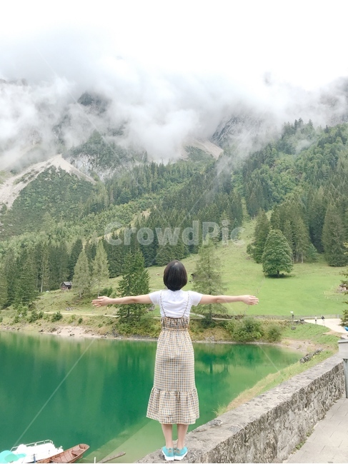 여자,뒷모습,풍경,오스트리아,잘츠감머굿트,고사우,호수,배경화면,유럽,austria,europe,lake,landscape,scenery,배경,여성,자연,풍경,nature,landscape,해외,외국,세계,foreign,oversea,world,세계자연풍경,해외자연풍경,외국자연풍경,world nature landscape,사람,인물,인간,human,person,여성,여자,woman,female,lady,여행,휴가,traveling,vacation,trip,outdoors,옥외