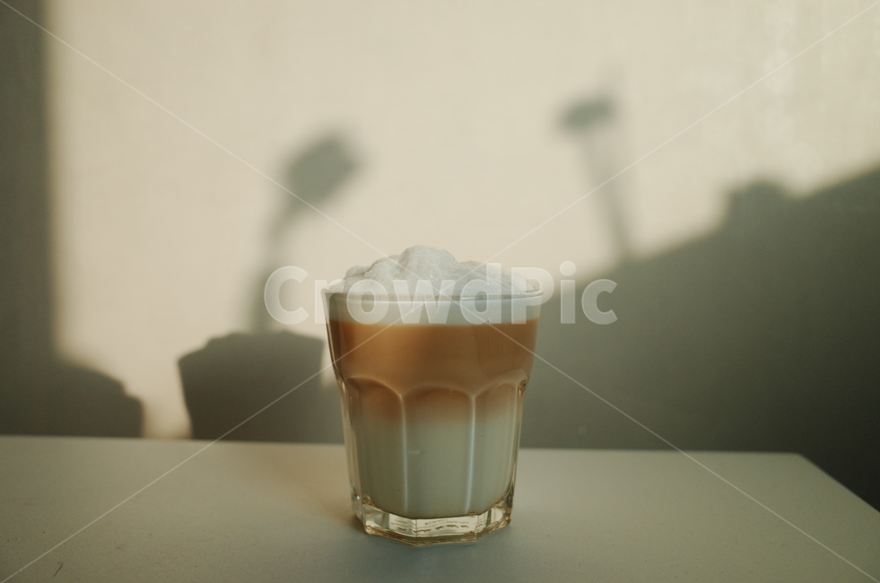 커피,에스프레소,카페,오후,햇빛,컵,티타임,감성,feeling,따뜻한분위기,따뜻함,그림자,커피,카페,coffee,cafe